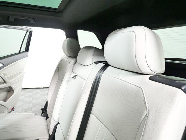 Used 2024 Volkswagen Tiguan SE R-Line FWD image 12