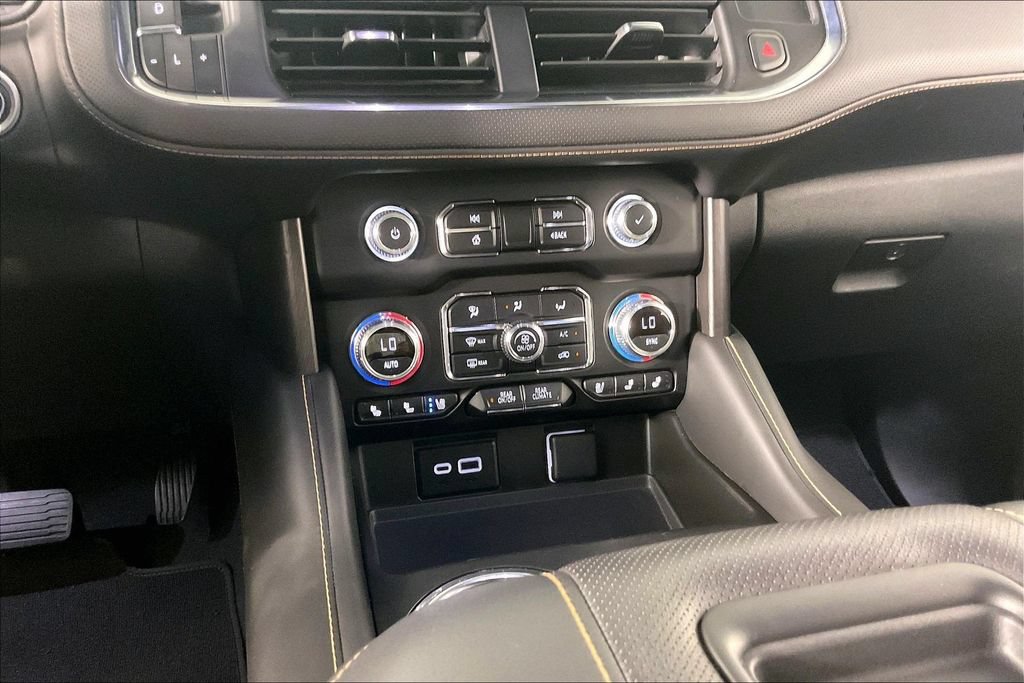 Used 2024 GMC Yukon AT4 w/ AT4 Premium Package AWD/4WD image 8