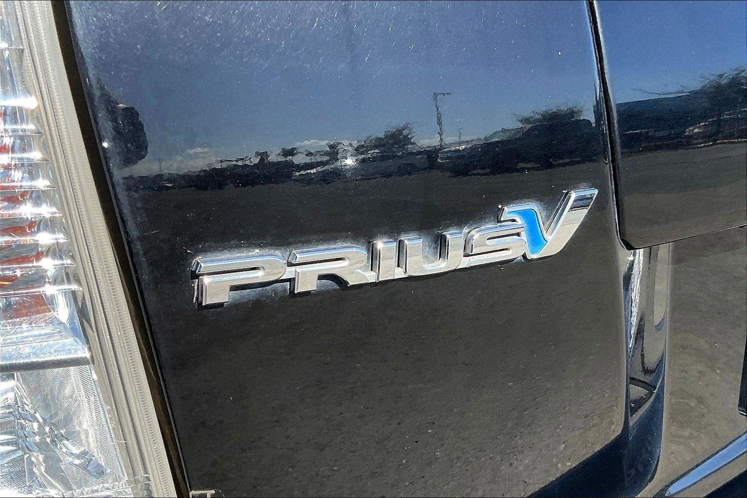 Used 2014 Toyota Prius V Two image 8