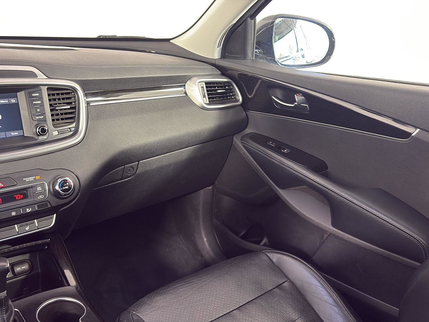 Used 2020 Kia Sorento EX image 17