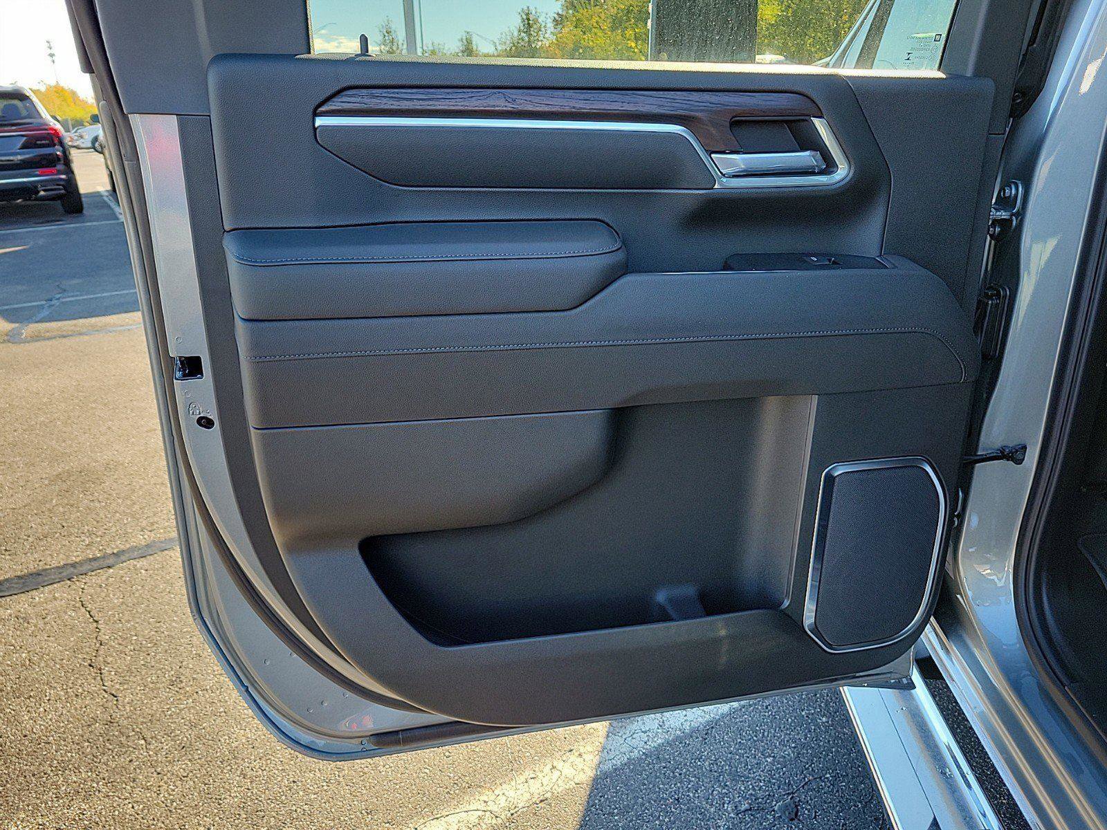 New 2026 GMC Sierra 2500 SLT w/ SLT Premium Package image 13