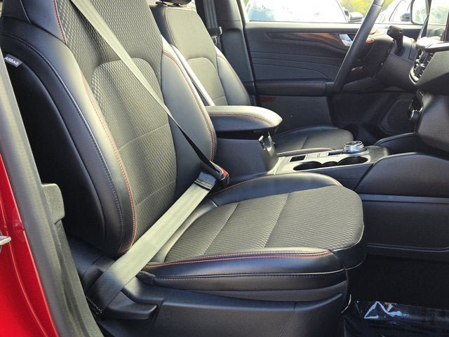 Used 2025 Ford Escape ST-Line w/ Tech Pack #1 FWD image 4