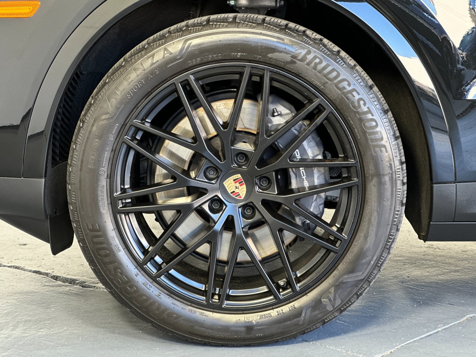 Certified 2025 Porsche Cayenne AWD/4WD image 34