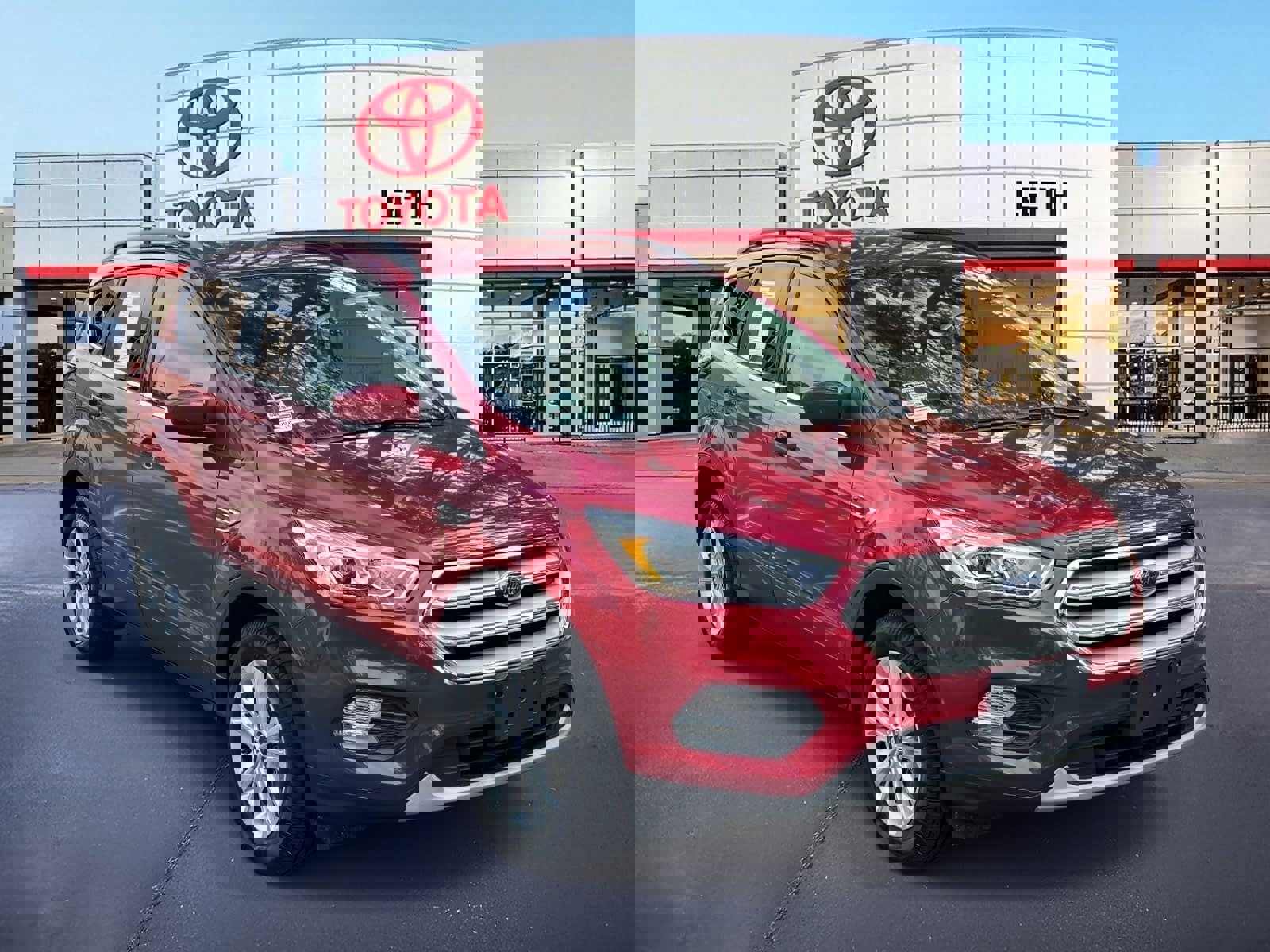 Used 2018 Ford Escape SEL image 3