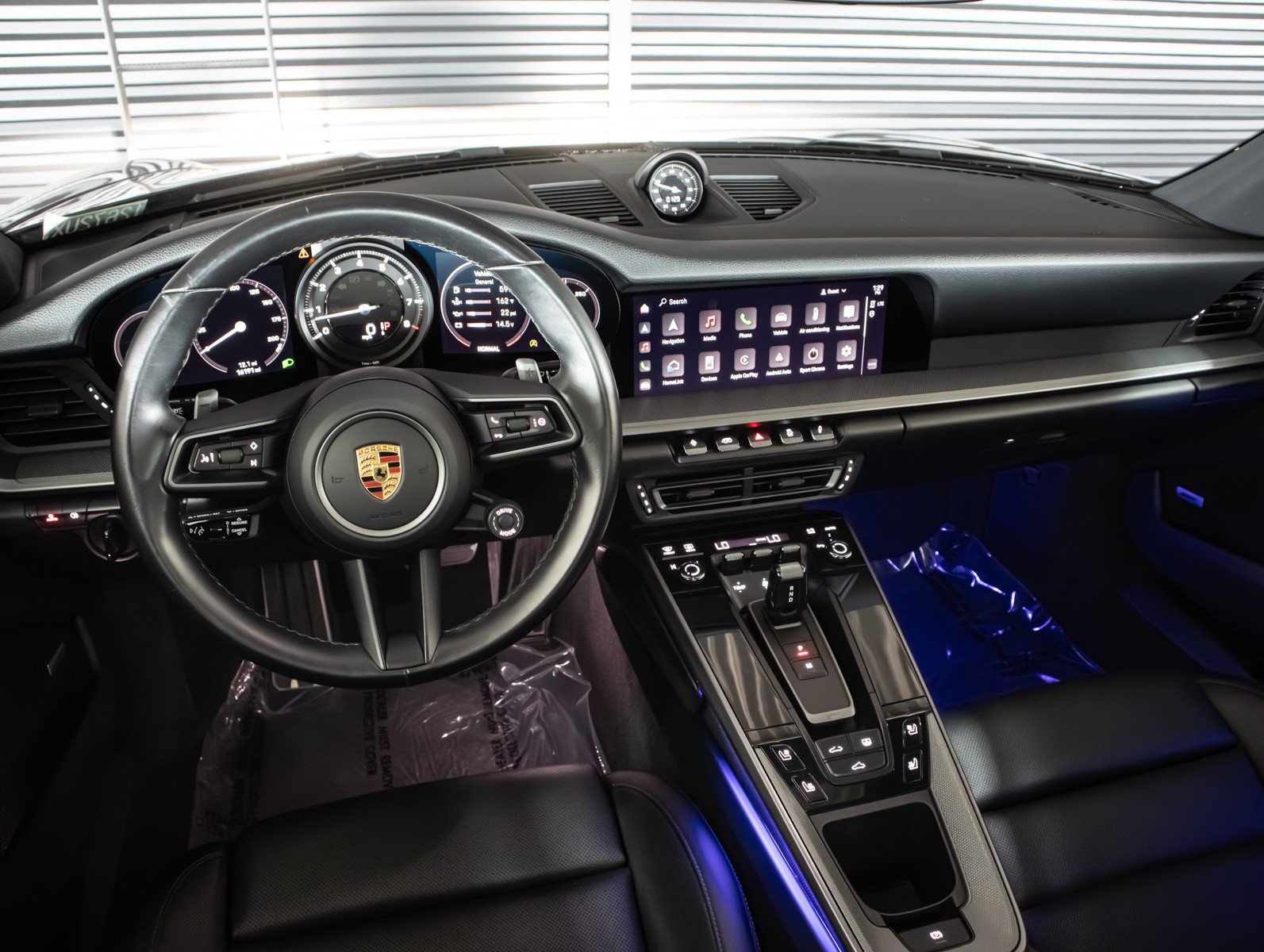 Used 2022 Porsche 911 Carrera w/ Premium Package RWD image 18