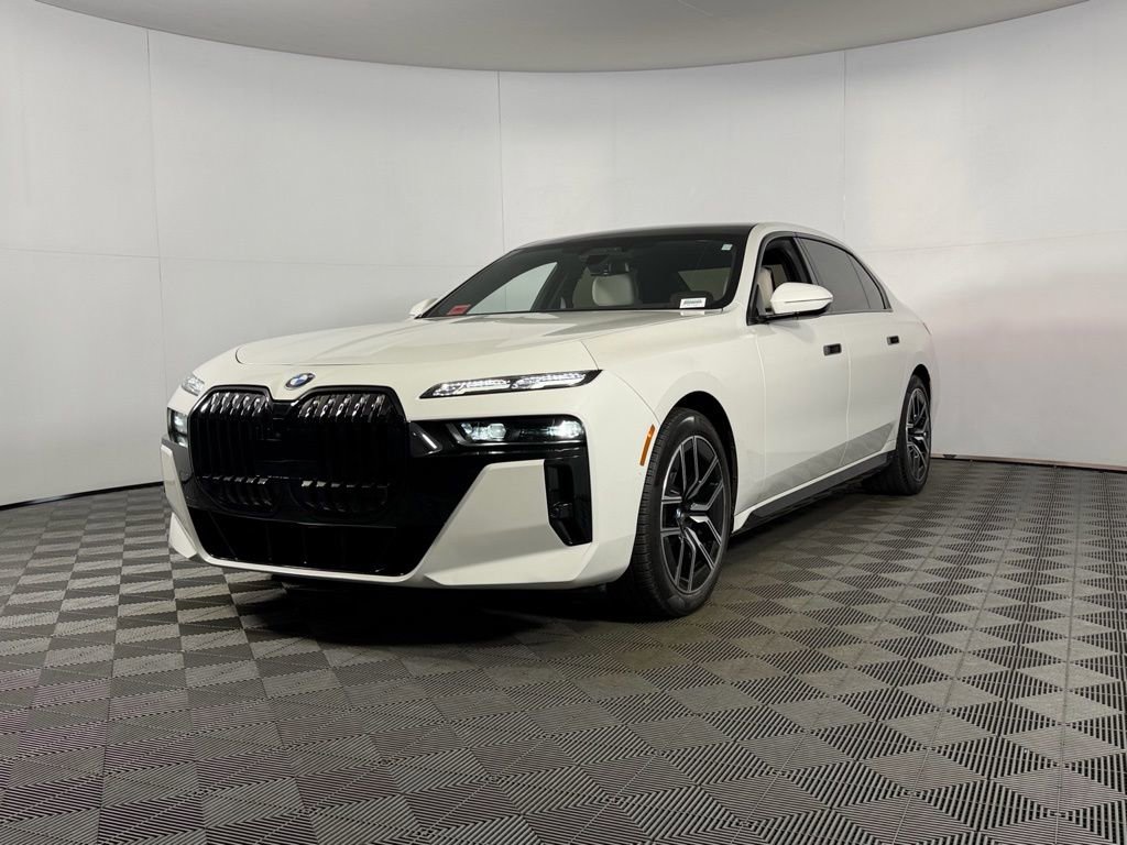 Used 2023 BMW 740i w/ Executive Package image 3