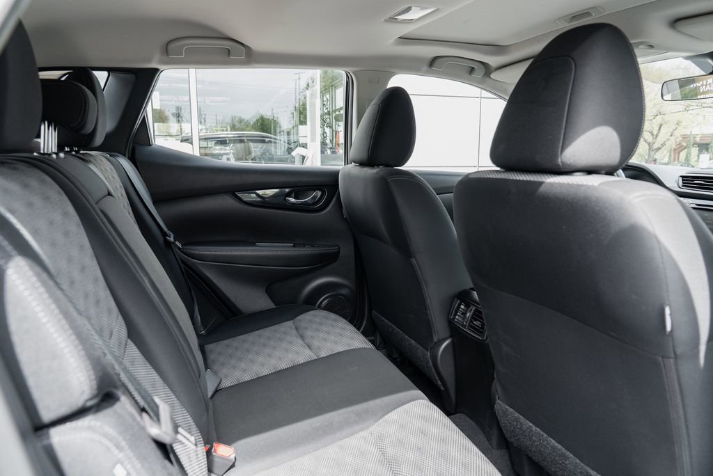 Used 2020 Nissan Rogue Sport SV image 25