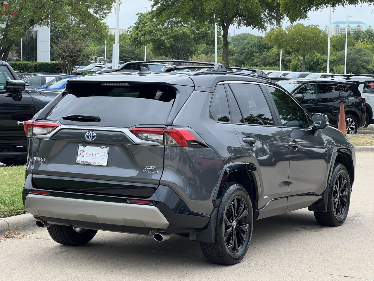 Used 2022 Toyota RAV4 XSE AWD/4WD image 4