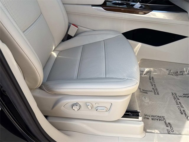 Used 2025 Cadillac Escalade Sport Platinum w/ LPO, ONYX Package image 15