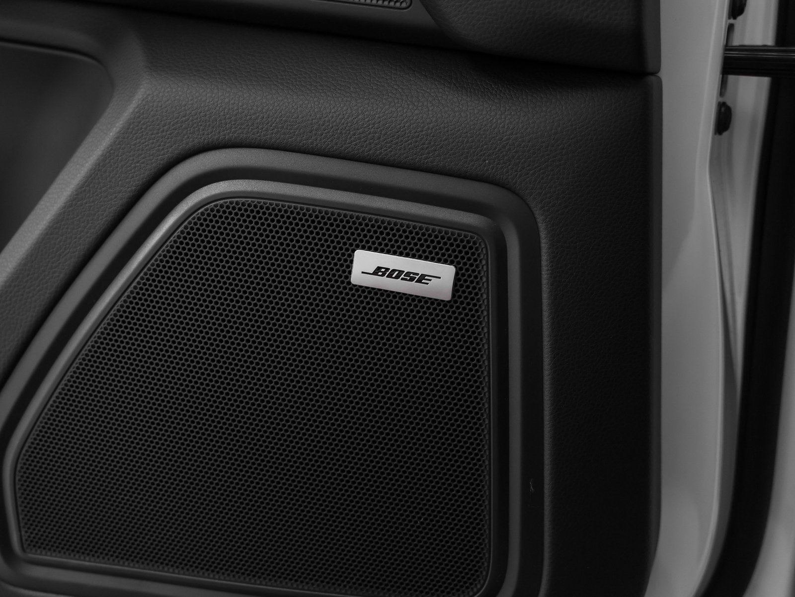 Used 2025 Porsche Macan image 39