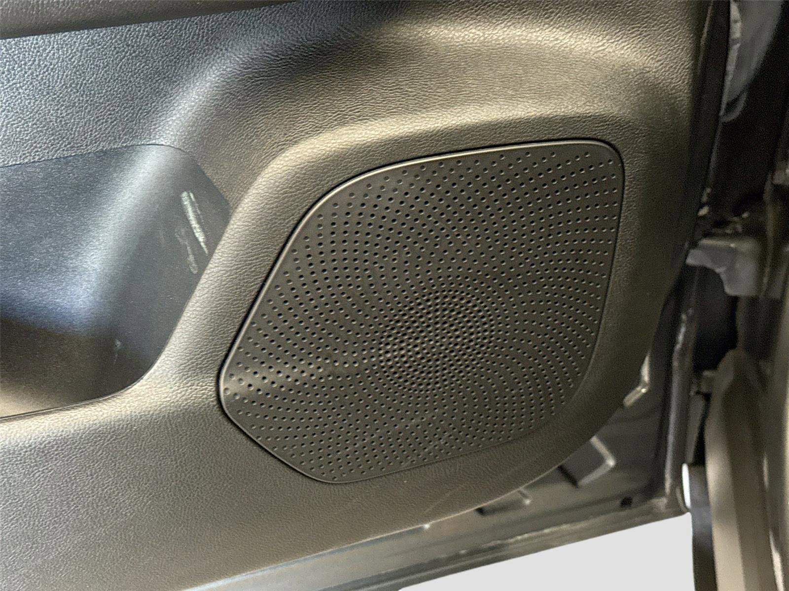 Used 2023 Lincoln Corsair AWD w/ Towing Package image 19