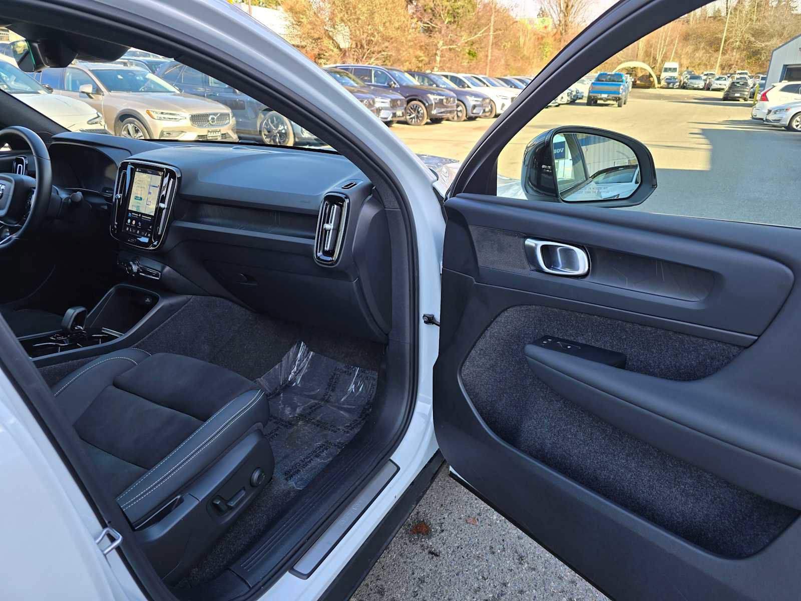 Certified 2023 Volvo C40 P8 Recharge Plus image 10