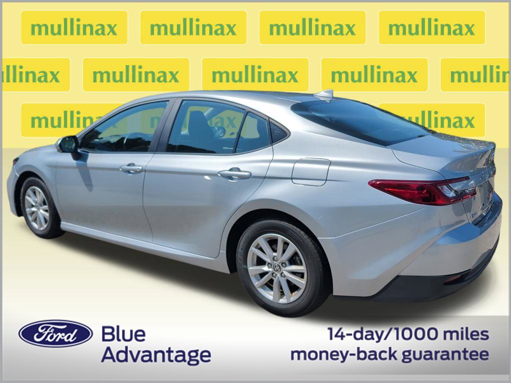 Used 2025 Toyota Camry LE FWD image 3