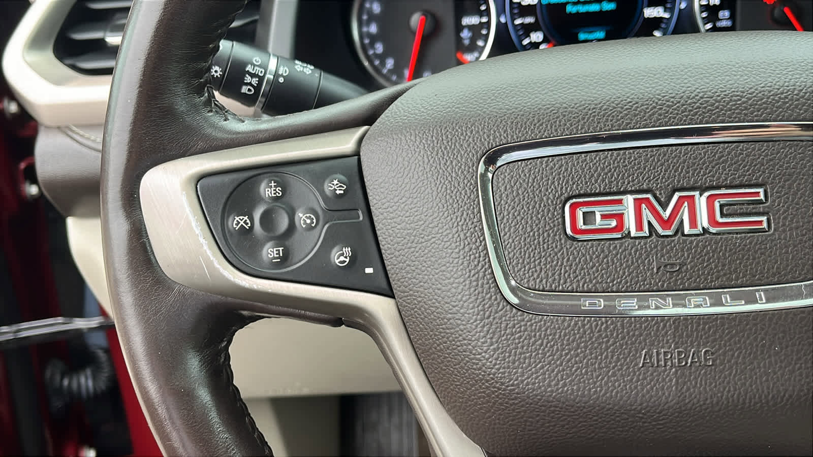 Used 2017 GMC Acadia Denali w/ Technology Package AWD/4WD image 12