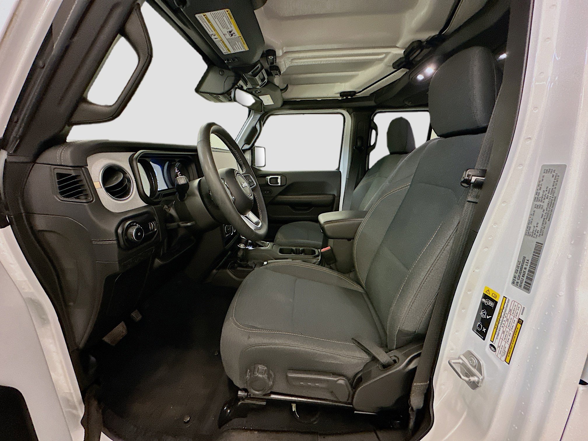 Used 2025 Jeep Wrangler Sahara image 13