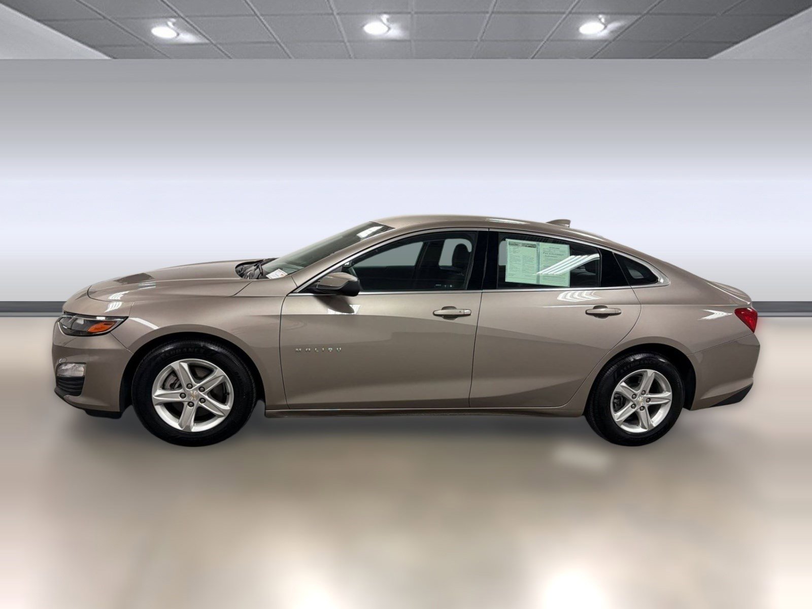 Used 2024 Chevrolet Malibu LT FWD image 2
