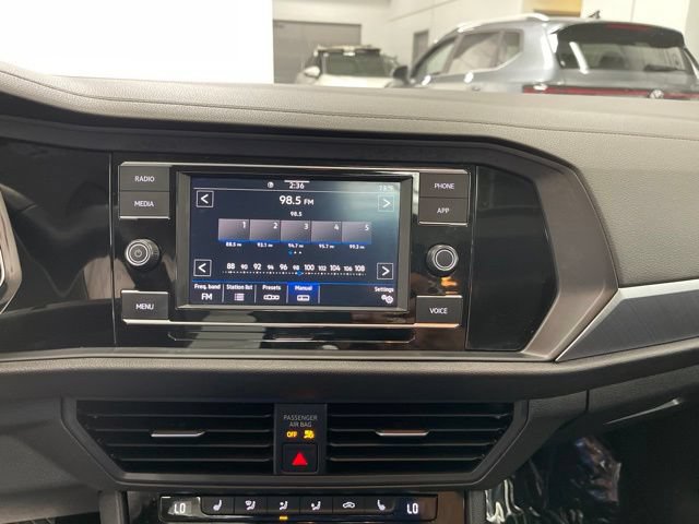 Used 2023 Volkswagen Jetta SE FWD image 21