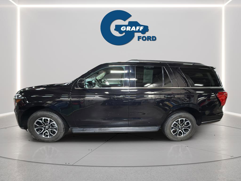 Used 2023 Ford Expedition XLT image 3