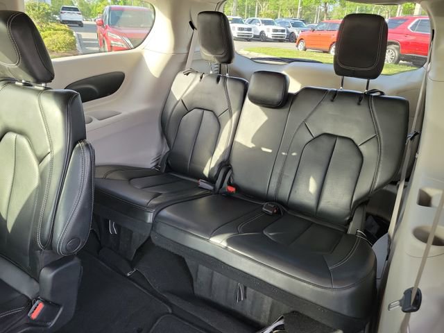 Used 2023 Chrysler Pacifica Touring-L image 12