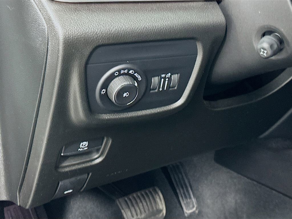 Used 2024 Jeep Grand Cherokee Limited w/ Luxury Tech Group II image 10