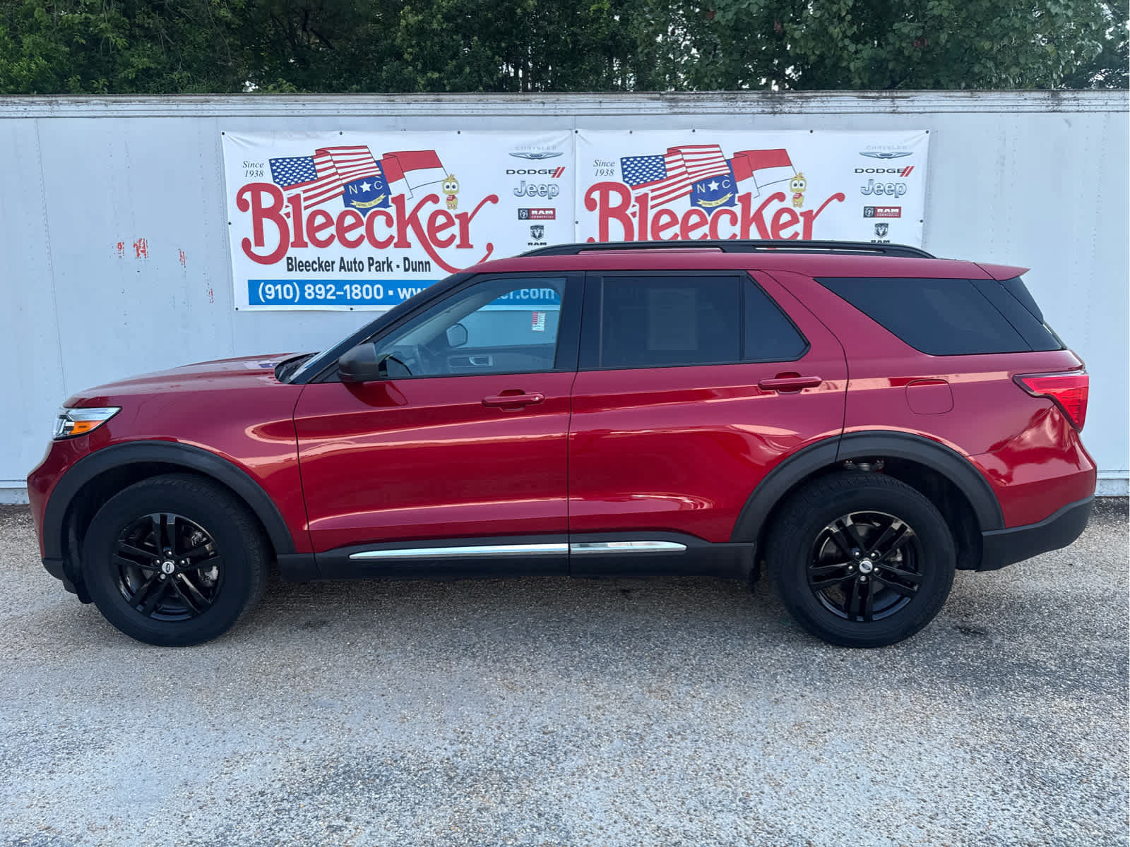 Used 2023 Ford Explorer XLT AWD/4WD image 7