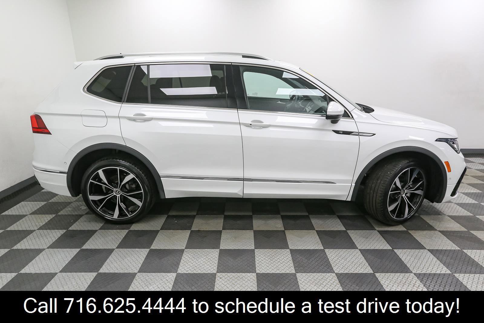 Used 2024 Volkswagen Tiguan SEL R-Line AWD/4WD image 9