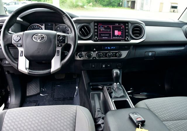 Used 2023 Toyota Tacoma SR5 w/ Black Out Package (TMS) AWD/4WD image 15