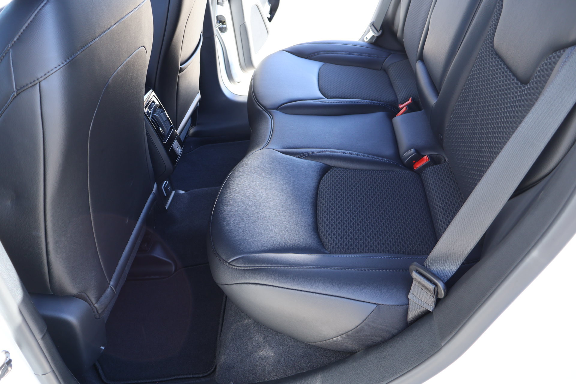 New 2026 Jeep Compass Latitude AWD/4WD image 12