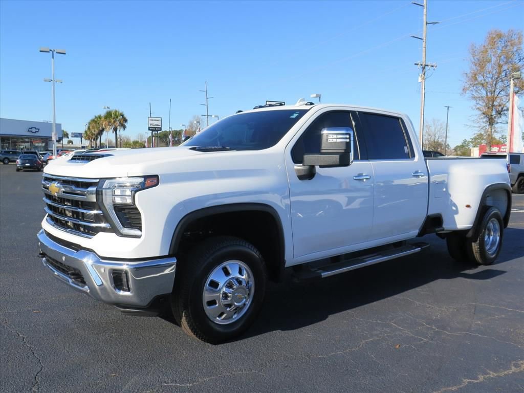 Used 2025 Chevrolet Silverado 3500 LTZ w/ LTZ Plus Package image 8