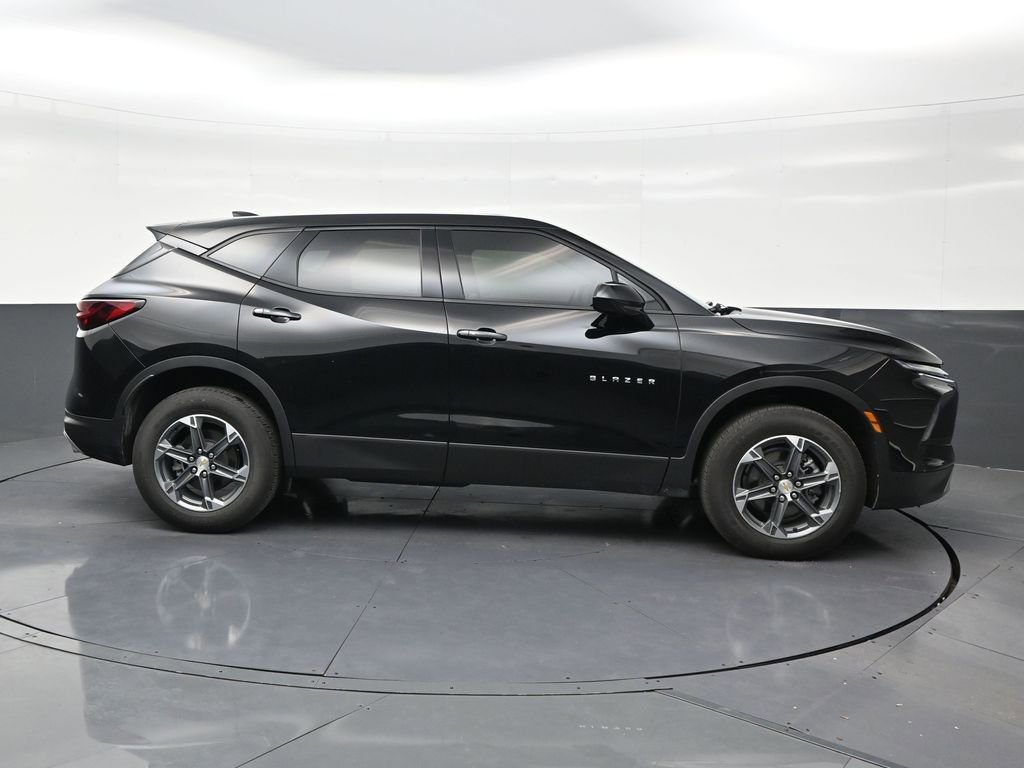 Used 2025 Chevrolet Blazer LT FWD image 6