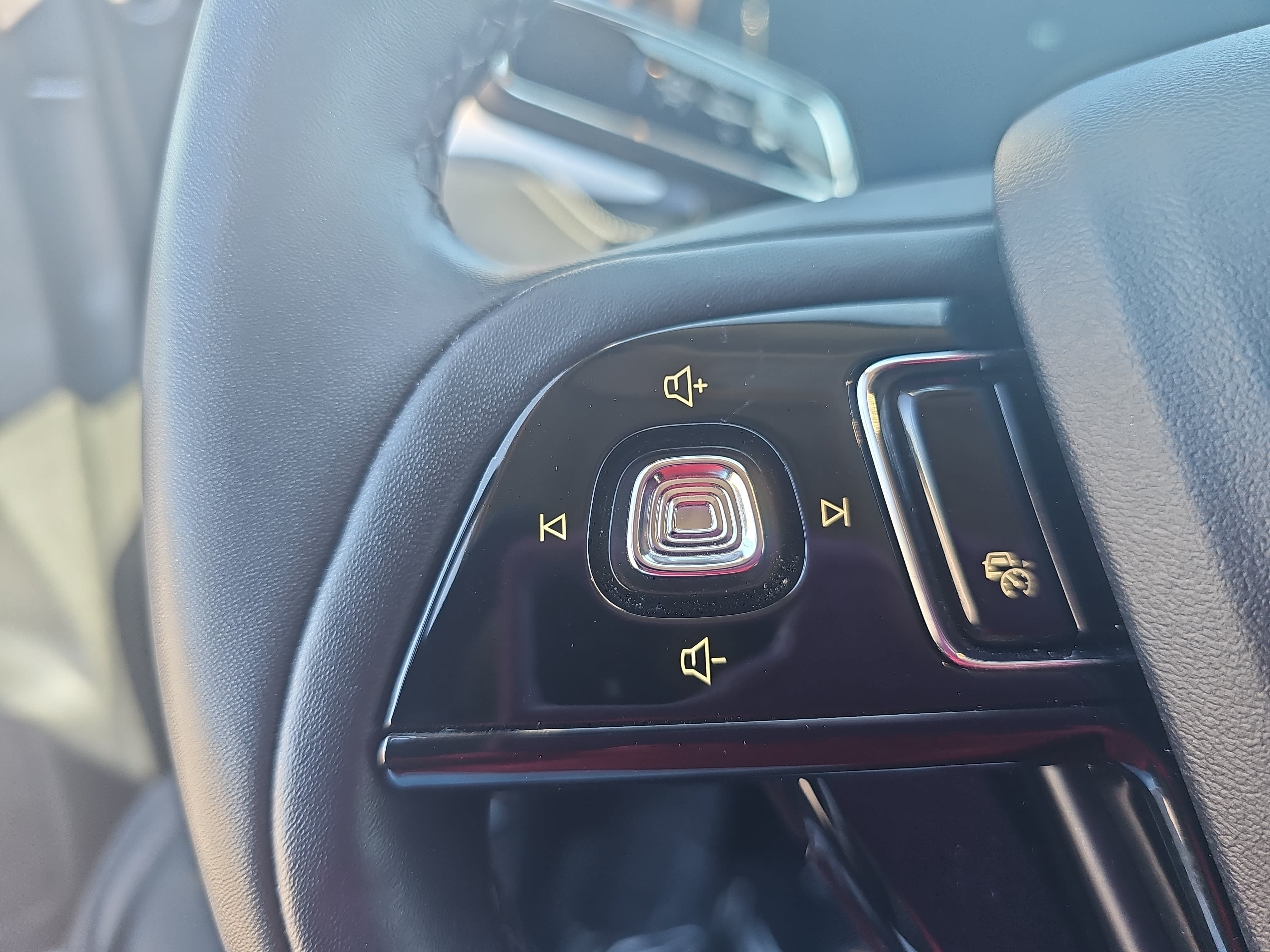 Used 2023 Lincoln Corsair AWD w/ Equipment Group 101A image 17