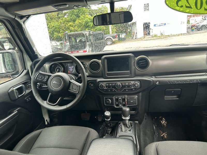 Used 2023 Jeep Wrangler Unlimited Sport AWD/4WD image 10