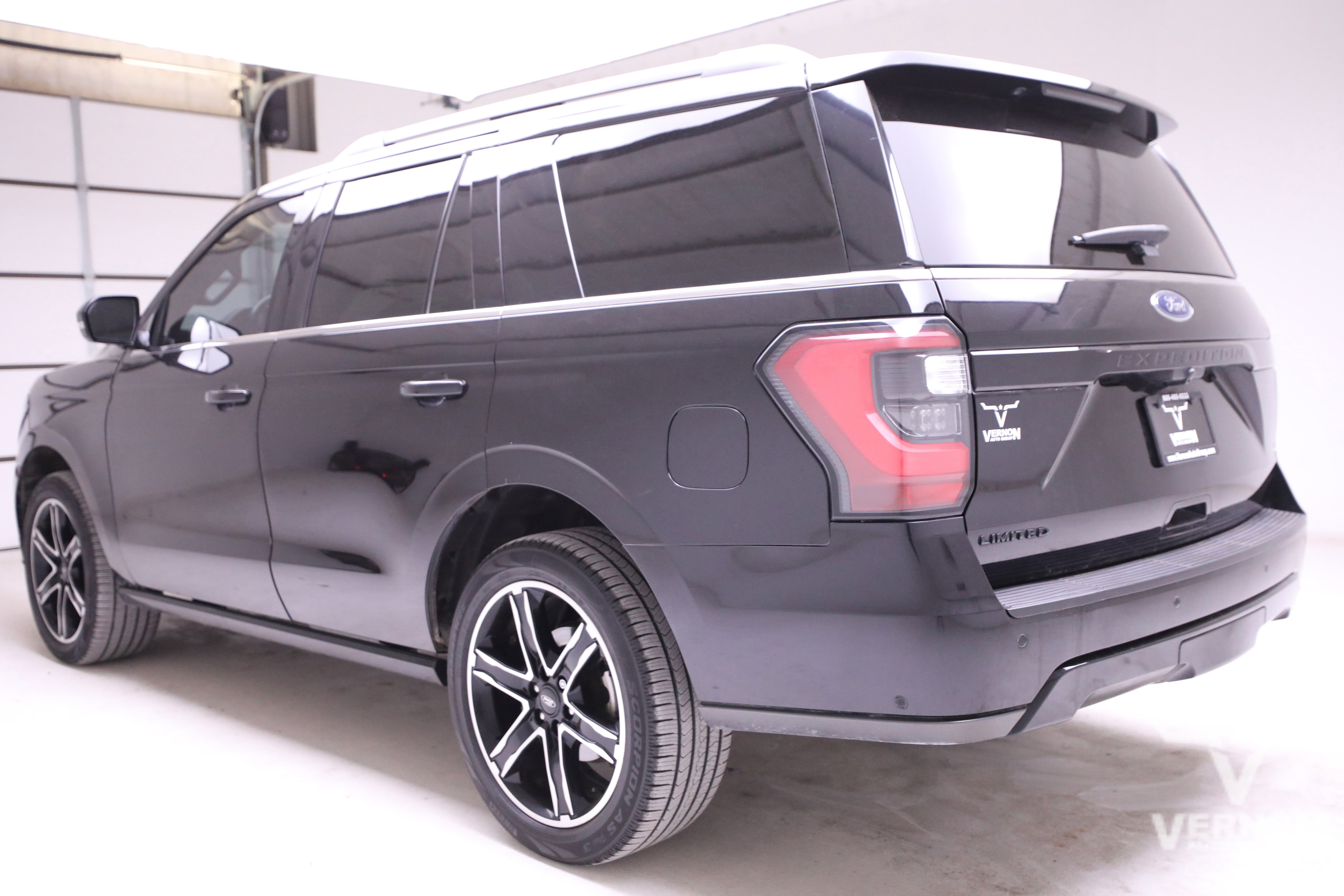 Used 2021 Ford Expedition Limited image 3
