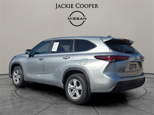 Used 2024 Toyota Highlander LE image 7