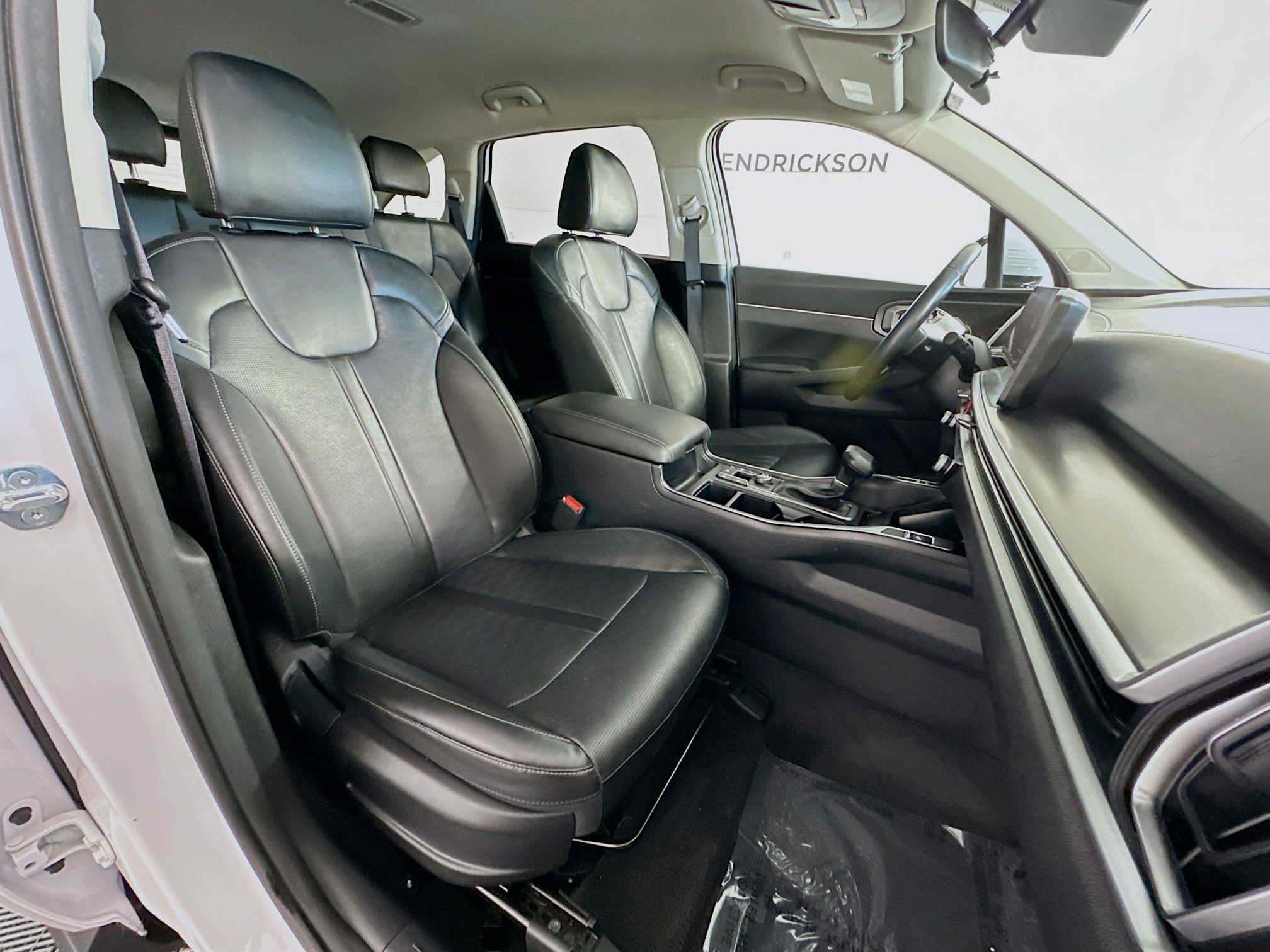 Used 2024 Kia Sorento S image 28