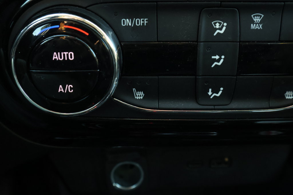 Used 2024 Chevrolet Trax ACTIV w/ Sunroof Package FWD image 25