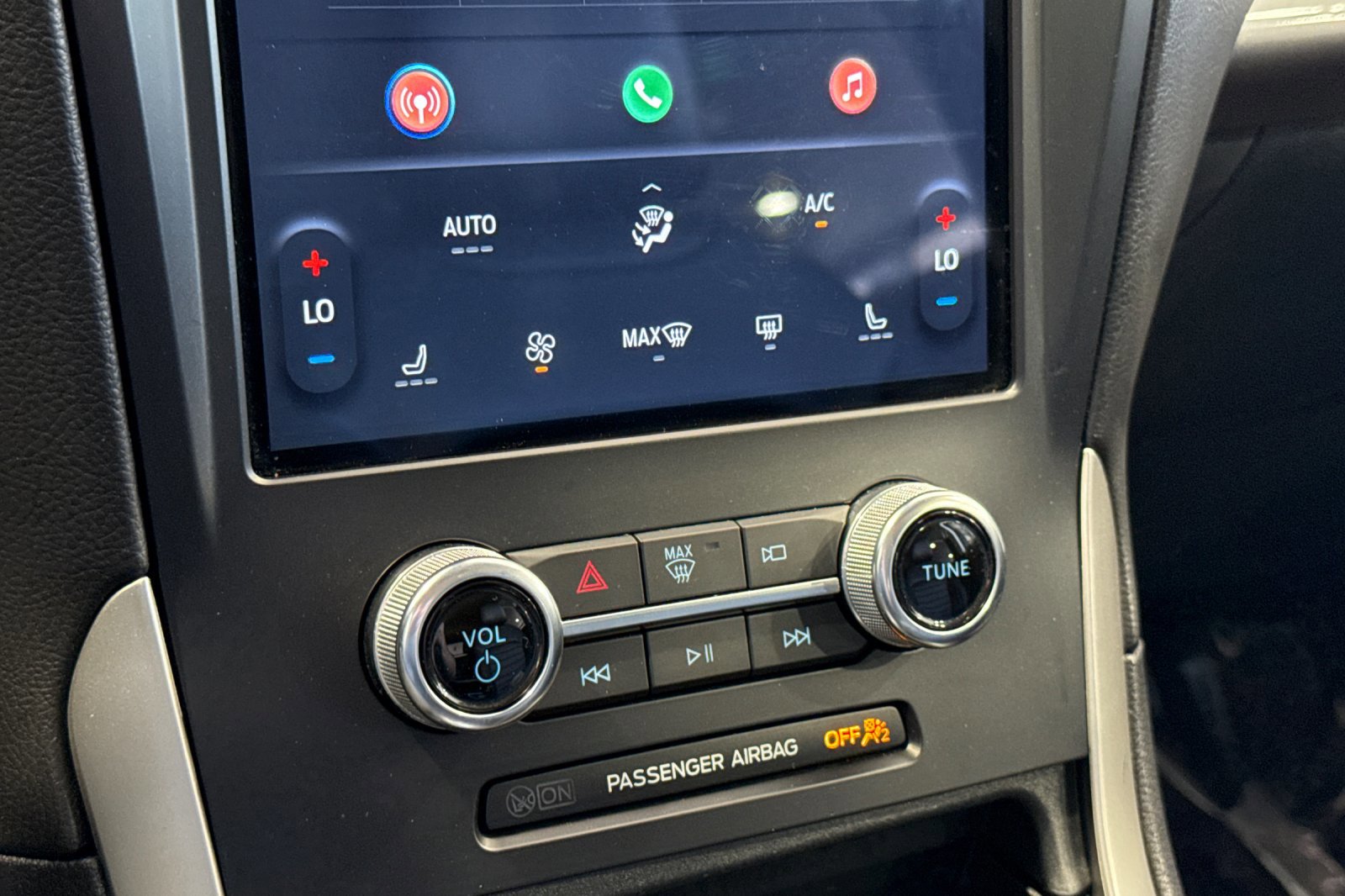 Used 2024 Ford Edge SEL image 20