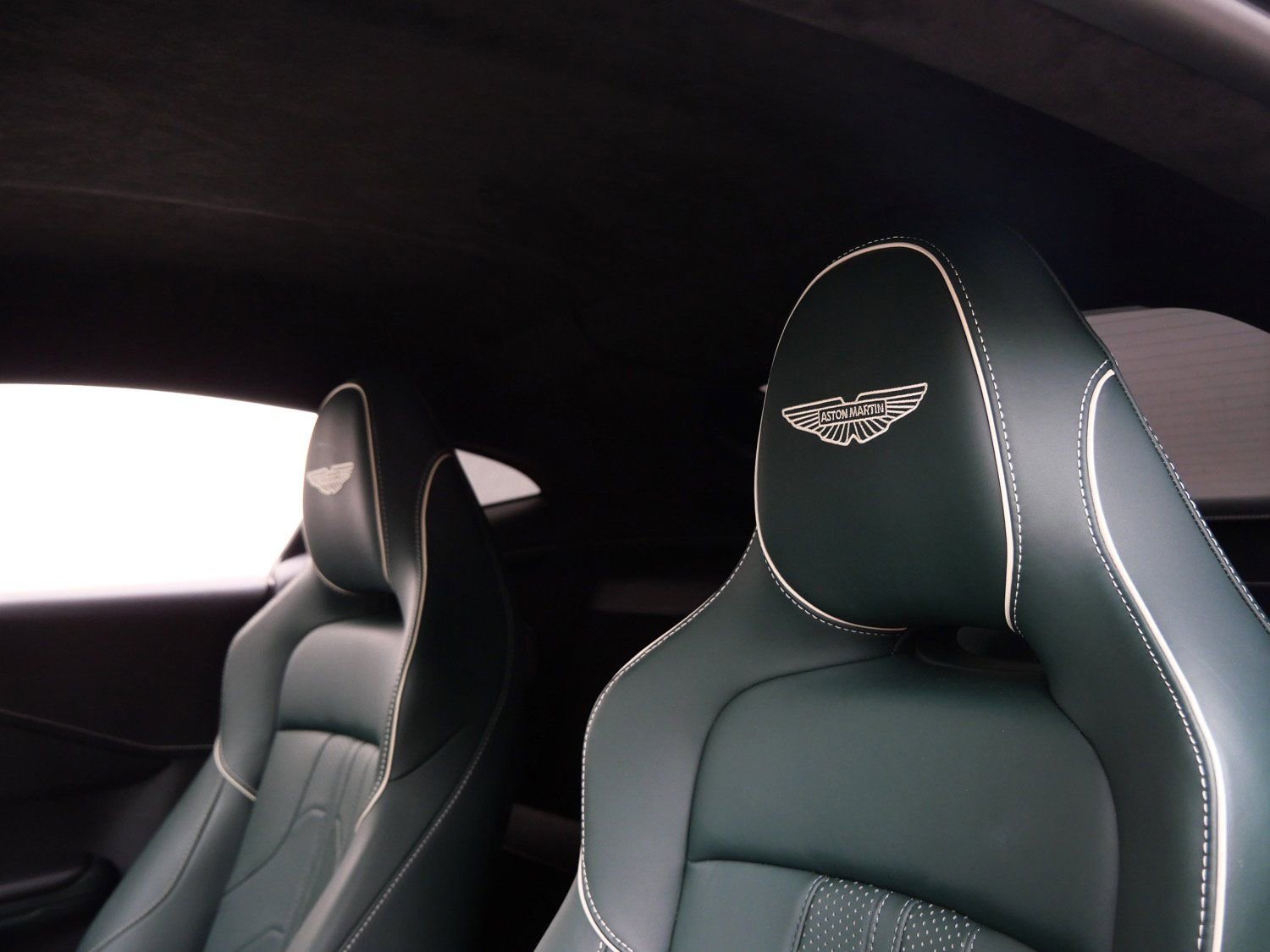 Used 2025 Aston Martin V8 Vantage Coupe image 5