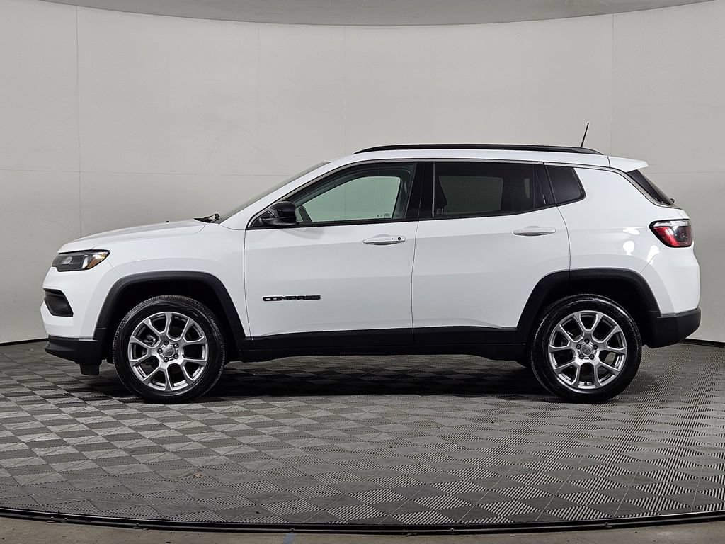 Used 2022 Jeep Compass Latitude AWD/4WD image 3
