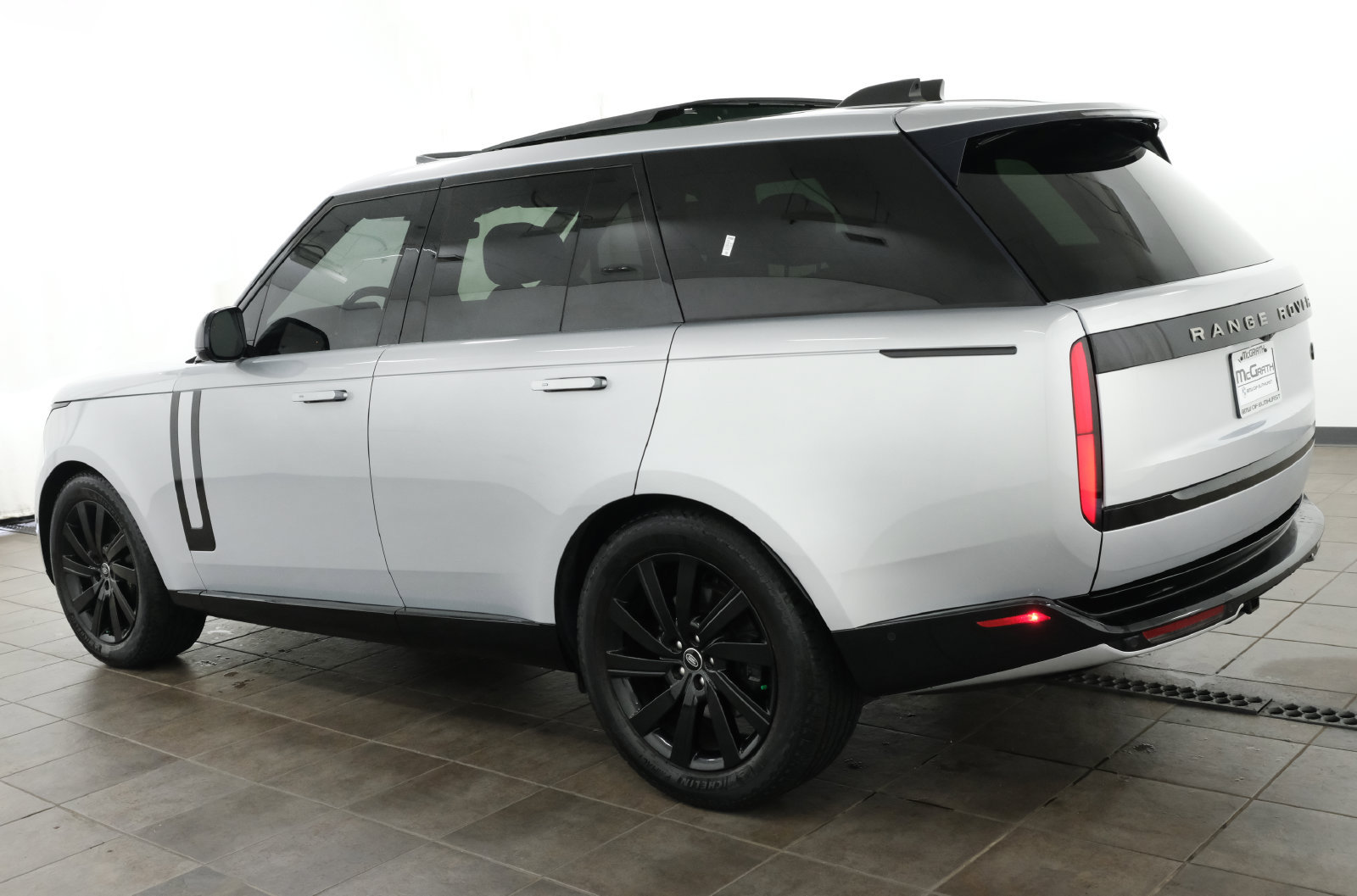 Used 2023 Land Rover Range Rover SE AWD/4WD image 3