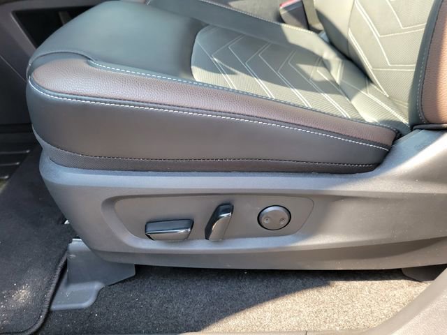 New 2025 Nissan Pathfinder Platinum w/ Cargo Package image 16