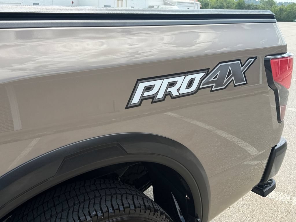 Used 2021 Nissan Titan PRO-4X w/ Pro-4x Convenience Package AWD/4WD image 15