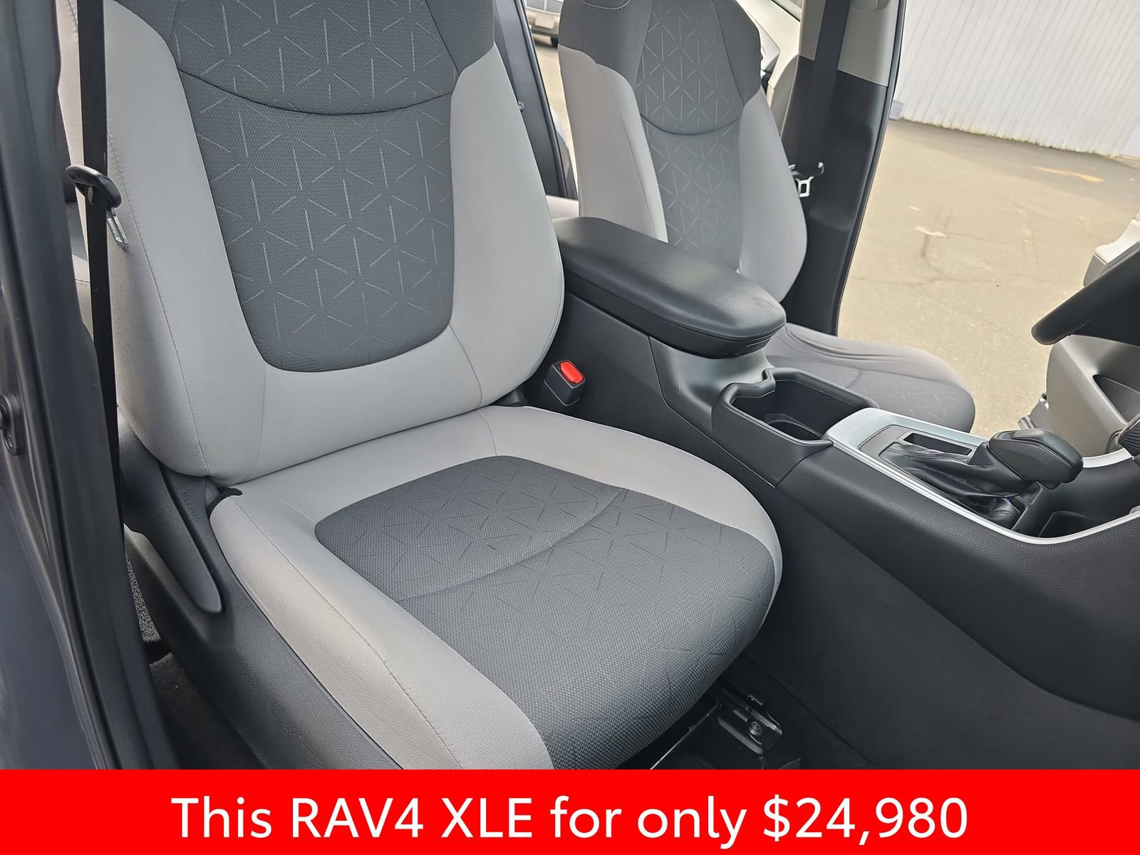 Used 2022 Toyota RAV4 XLE image 16