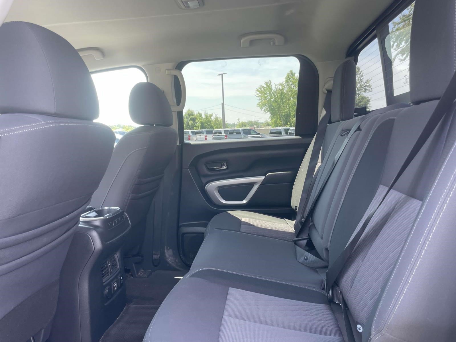 Used 2020 Nissan Titan SV w/ SV Convenience Package AWD/4WD image 9
