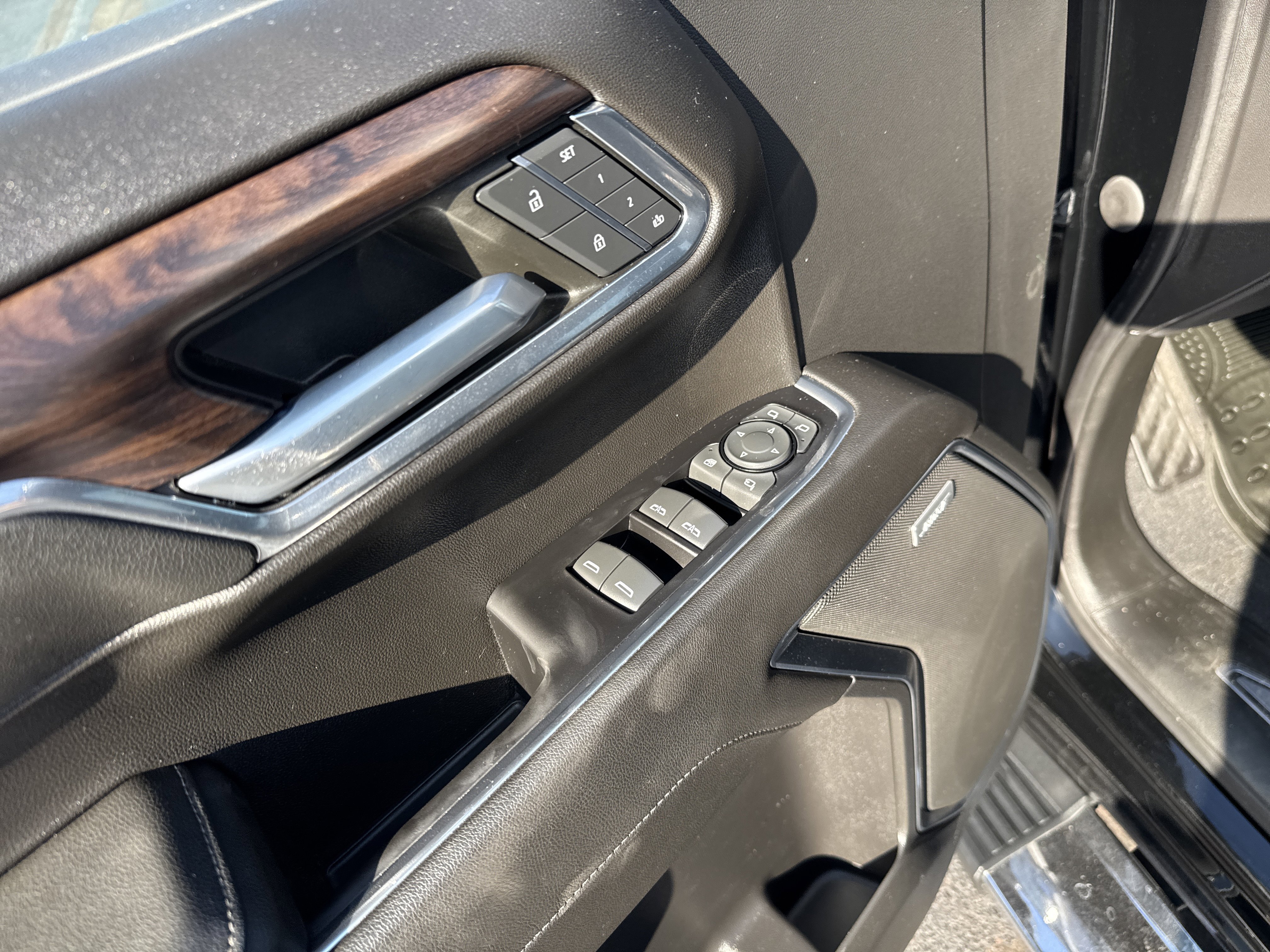 Used 2022 GMC Sierra 1500 SLT w/ SLT Premium Package image 16