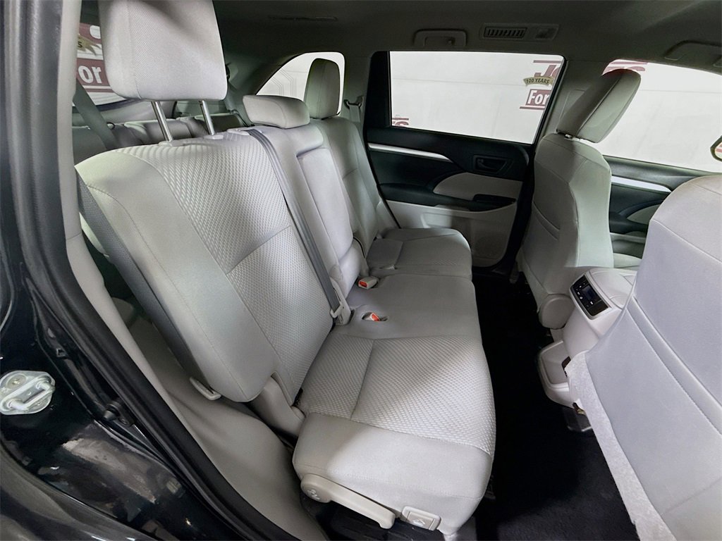 Certified 2019 Toyota Highlander LE image 31
