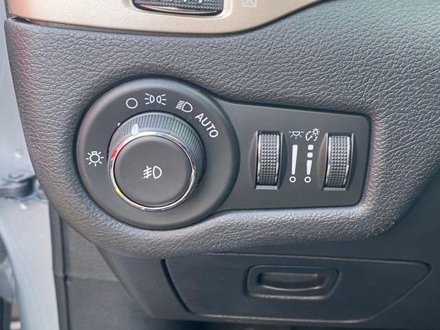 Used 2017 Jeep Cherokee Latitude w/ Comfort & Sound Group image 16