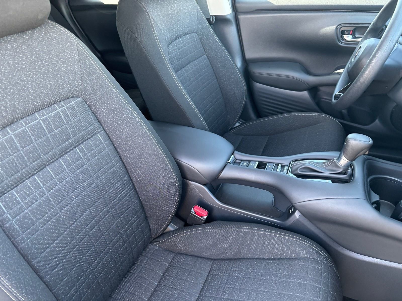 Used 2025 Honda HR-V LX image 15