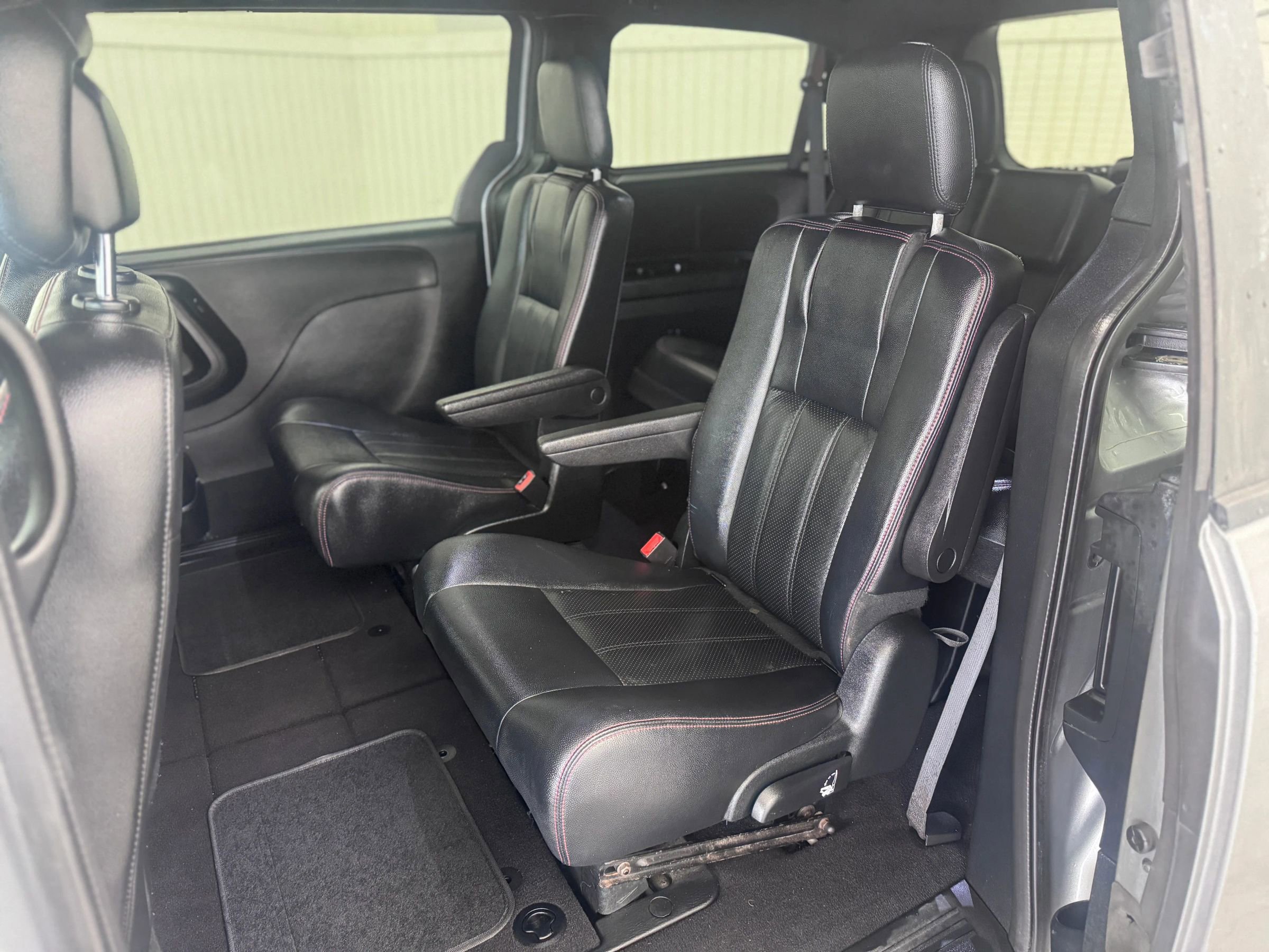 Used 2016 Dodge Grand Caravan R/T image 12