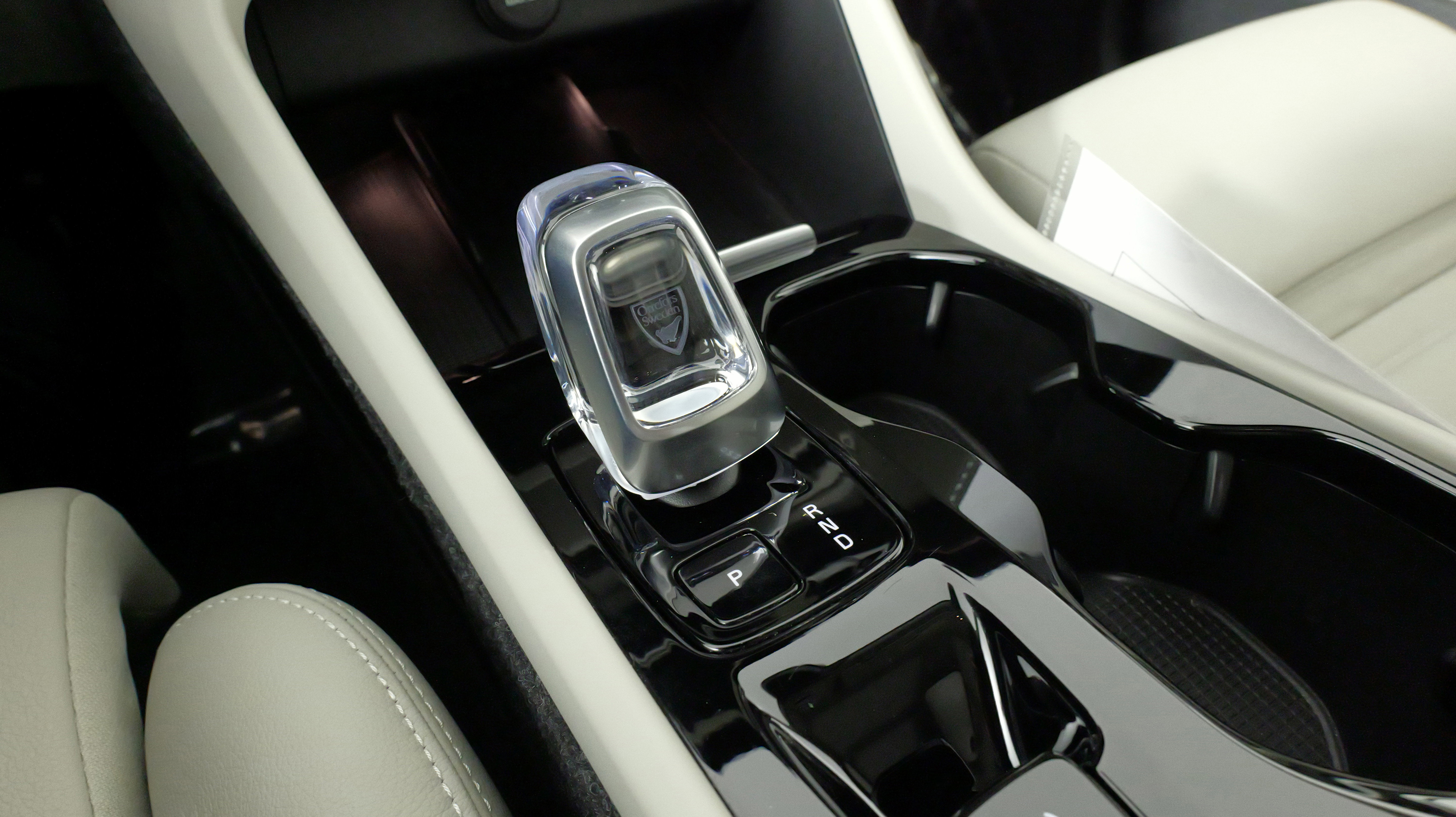 Used 2024 Volvo XC40 B5 Plus w/ Climate Package image 60